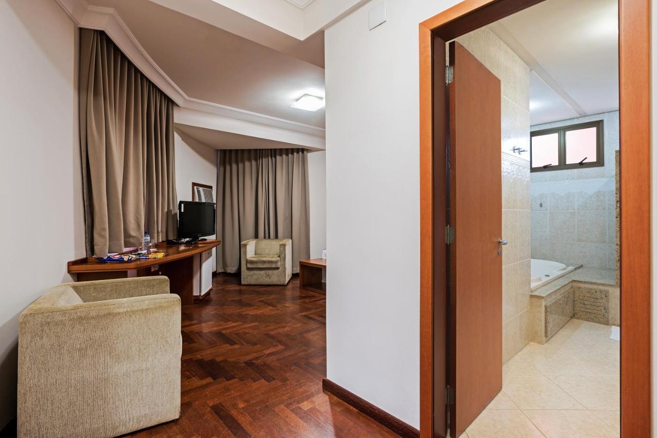 Astron Ponta Grossa Plaza By Nobile Hotell Exteriör bild